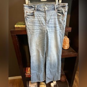 American Eagle light wash Bootcut Jeans Women’s 16 Long